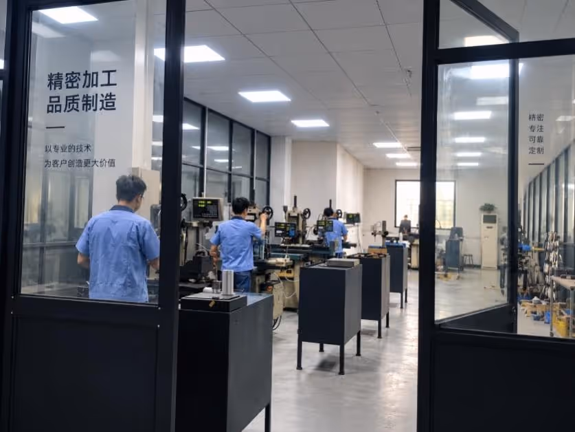 通过匿名化案例展示精密夹具与摄像头零件加工经验